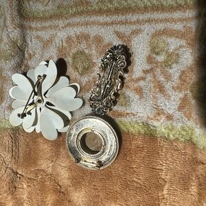 Fashion Jewelry White Flower and Gold Tone Brooches